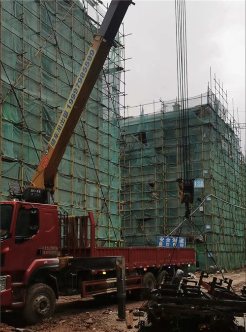 虹口区“慢工细活”—— 吊车的 “微动控制” 技术